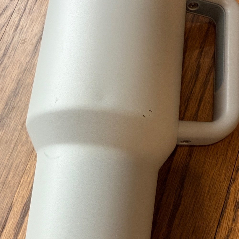 Stanley Classic Grey Travel Mug with Handle - Picture 3 of 8
